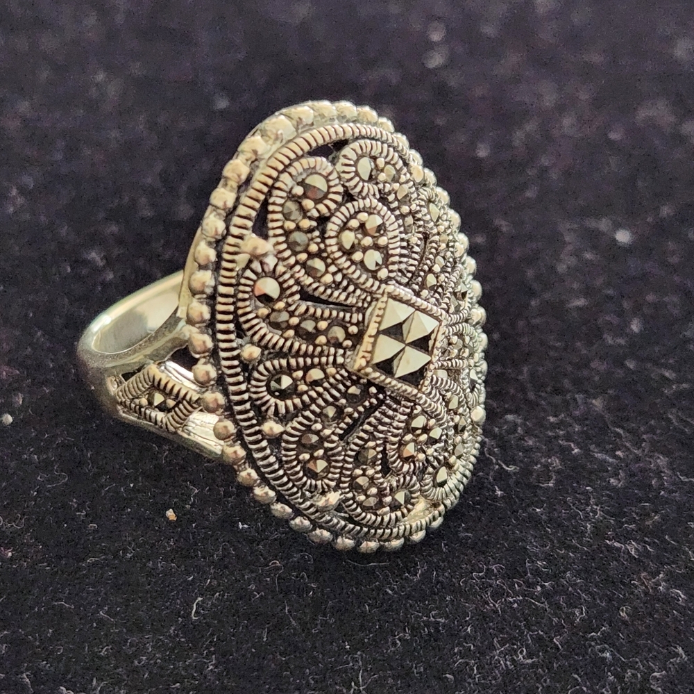 Elegant Silver Marcasite Ring